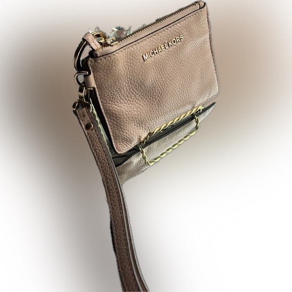 EUC Michael kors blush pink leather ID coin wristlet - Picture 8 of 10